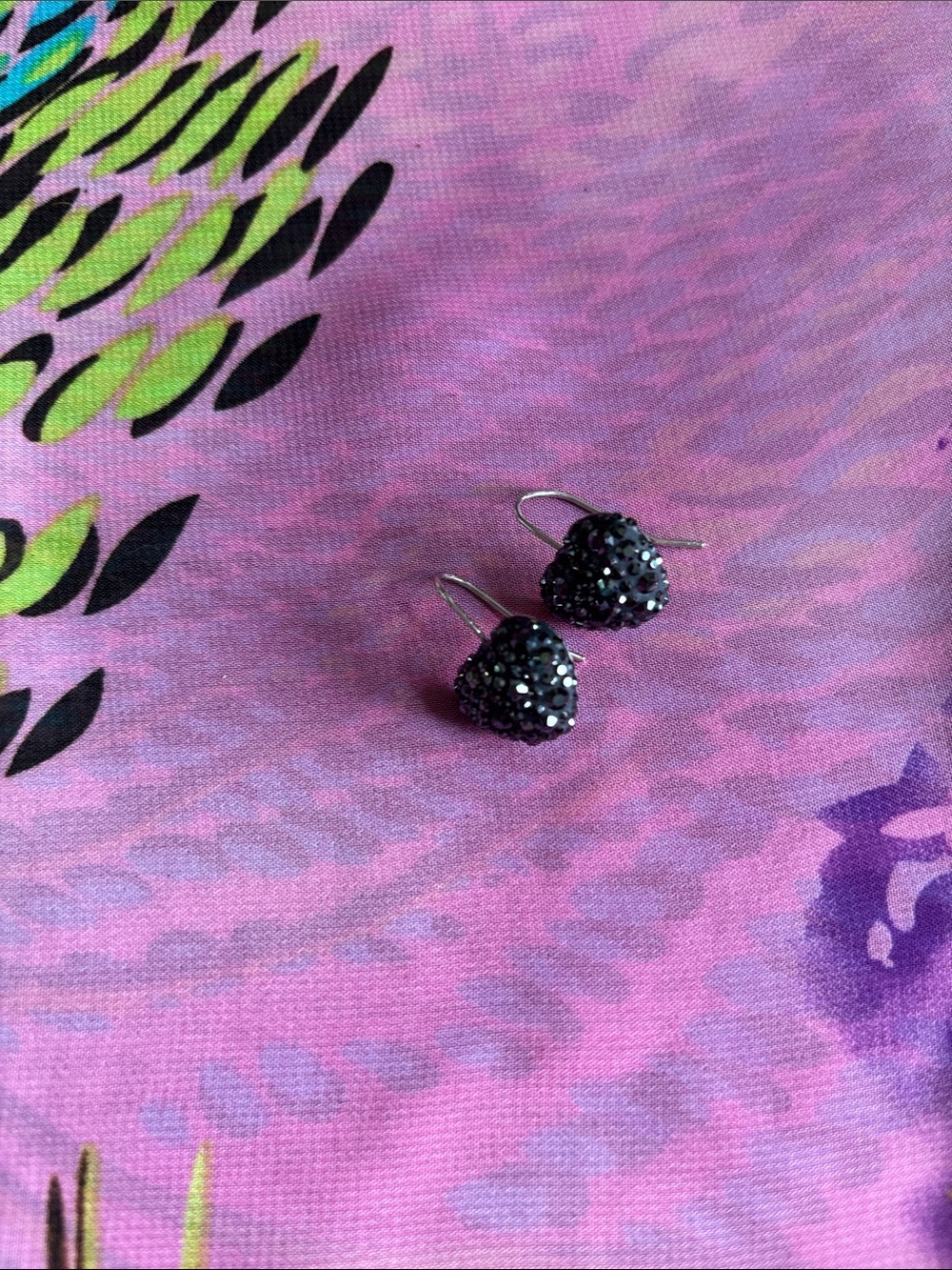 Sparkling Black Heart Drop Earrings